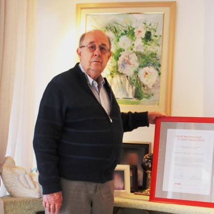 Ricardo Pasquini recebe prêmio Mechtild Harf Science